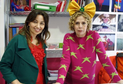 Agatha Ruiz de la Prada junto a Mª Benita Cantos Carrilero, Jefa de Producto Agatha en Pinturas Jafep
