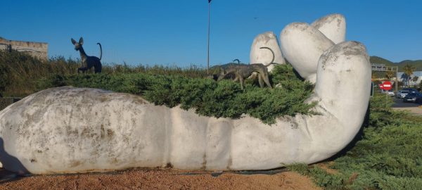 Limpieza Moho Monumento Podenco en Ibiza